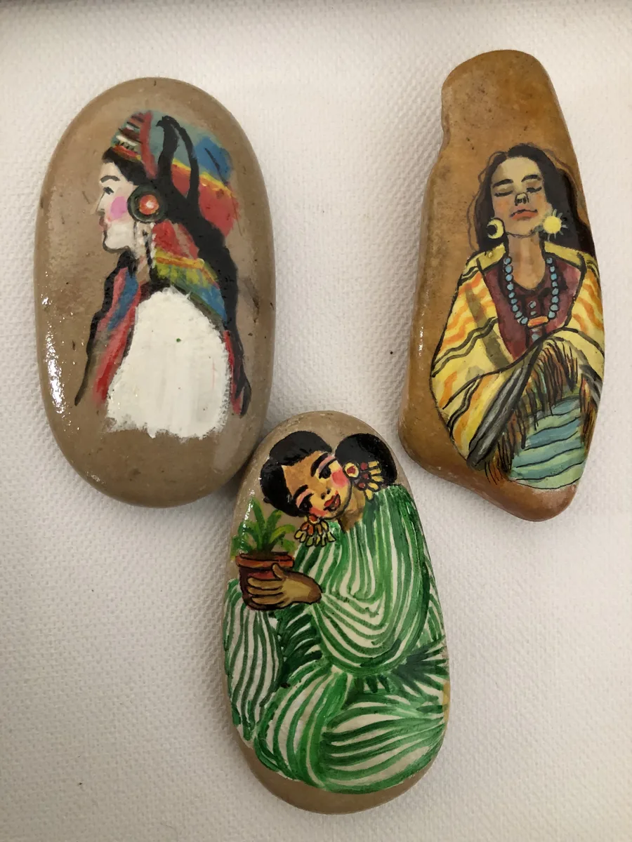 Painted stone 04