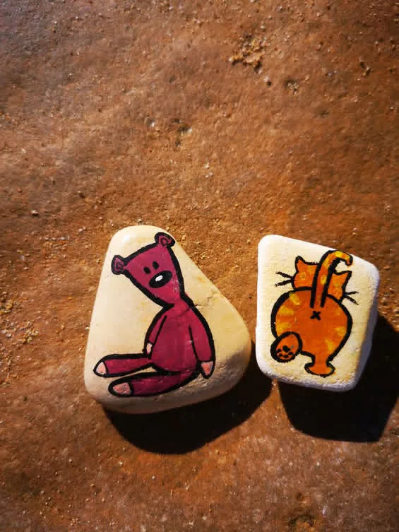 Painted stone 07