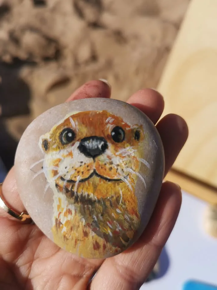 Painted stone 08